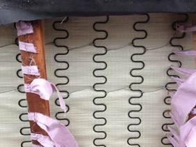 Sバネの入ったソファーの裏側の写真