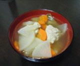 鶏ひき肉と根菜たっぷり汁