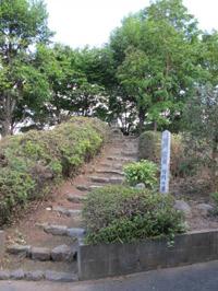 将門の首塚へ続く参道