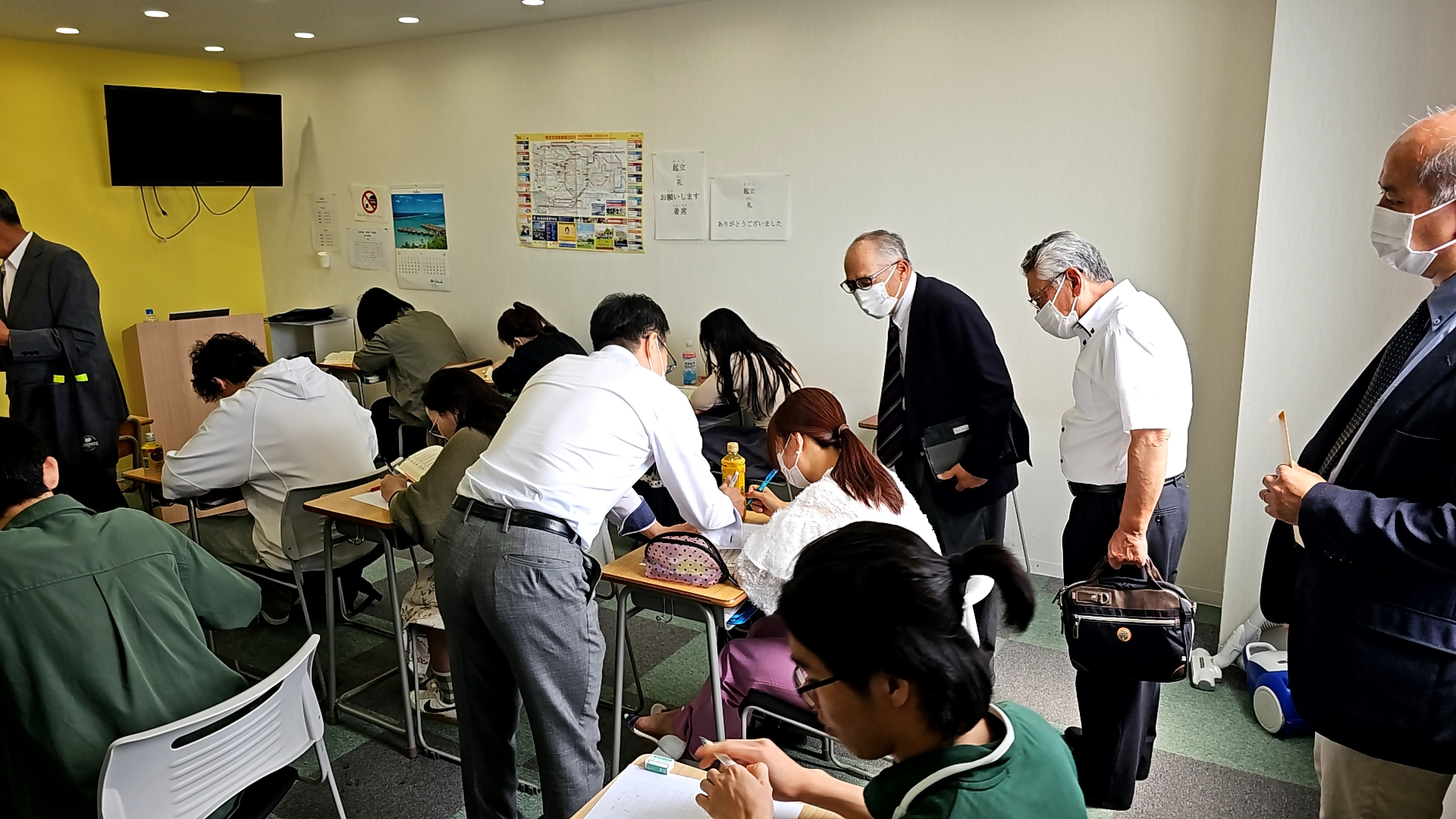 授業の様子を見学しました