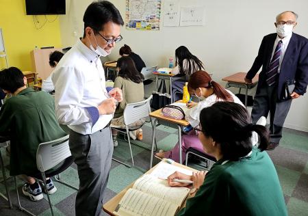 授業の様子を見学しました