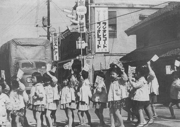 幸手幼稚園児の交通安全運動