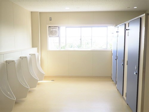 改修後の児童用男子トイレの写真