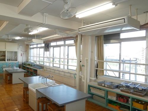エアコンを設置した特別教室の写真