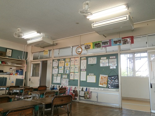 エアコンを設置した普通教室の写真