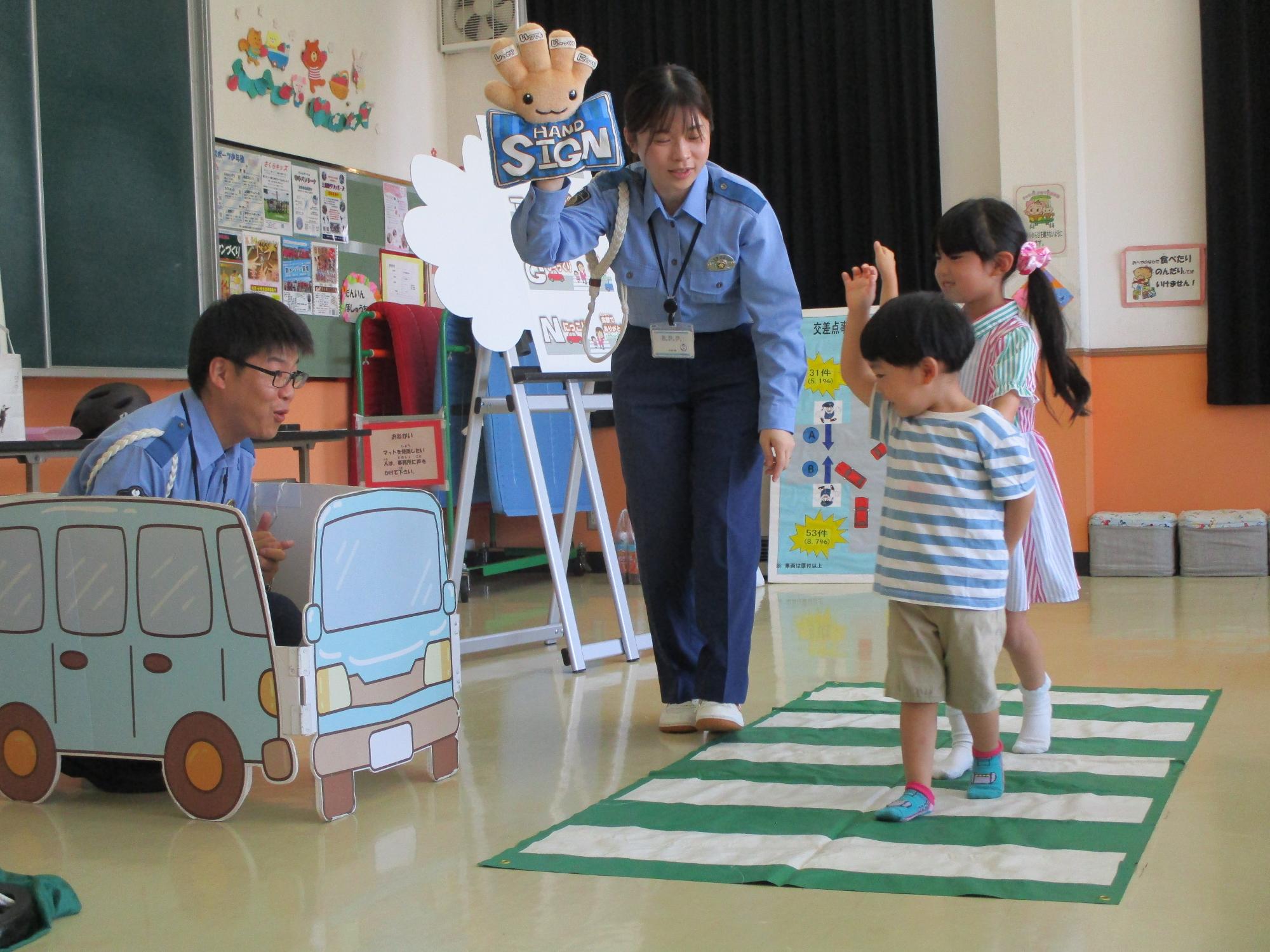 パトカーがやってくる2