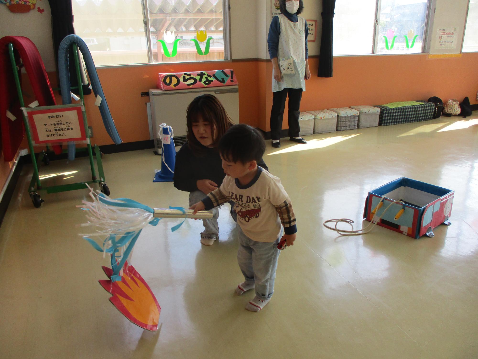 消防車で出動だ1